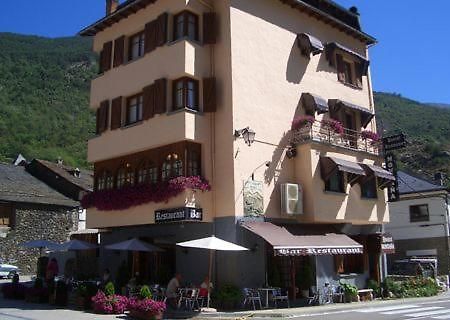 Hostal Montana Alins Buitenkant foto