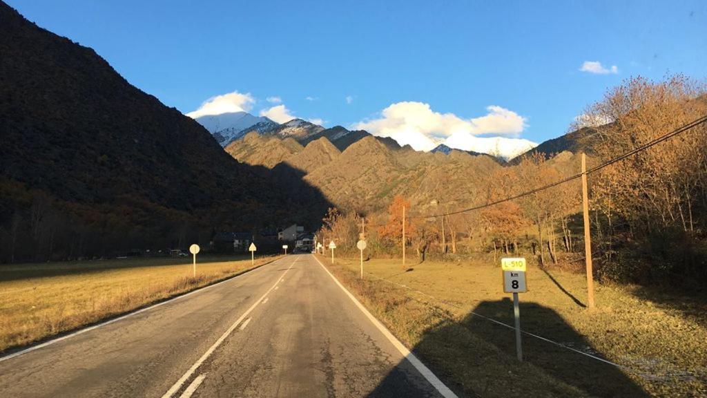 Hostal Montana Alins Buitenkant foto