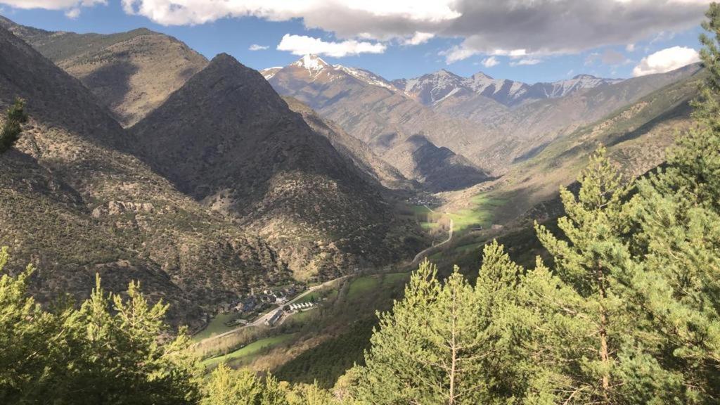Hostal Montana Alins Buitenkant foto