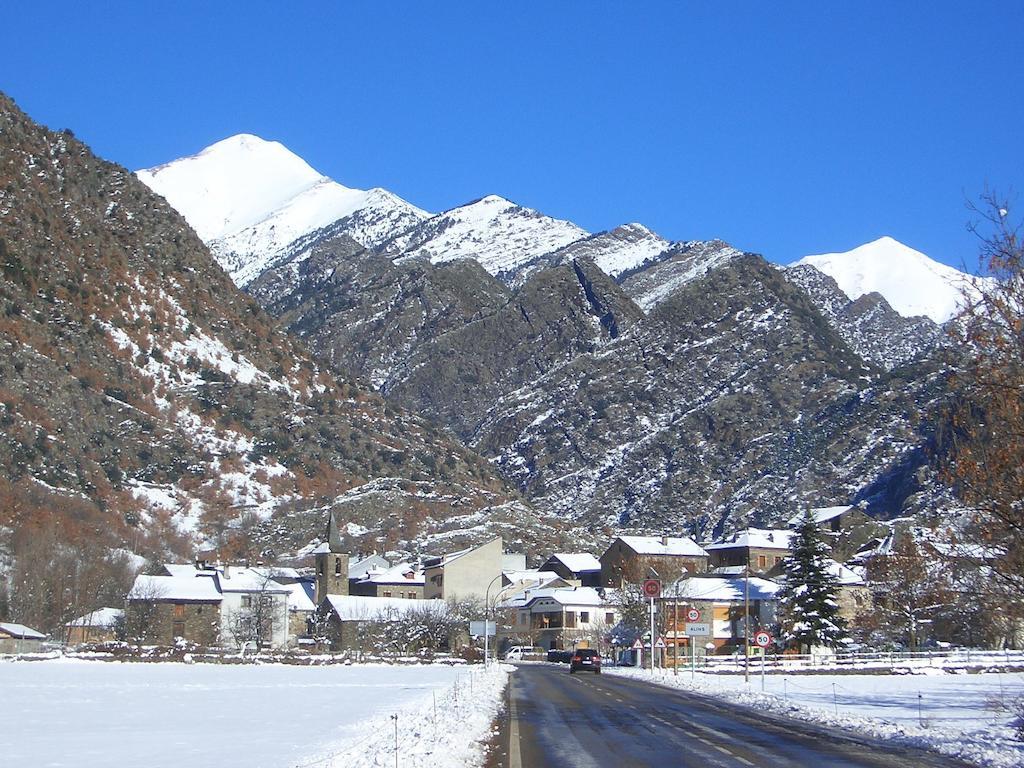 Hostal Montana Alins Buitenkant foto
