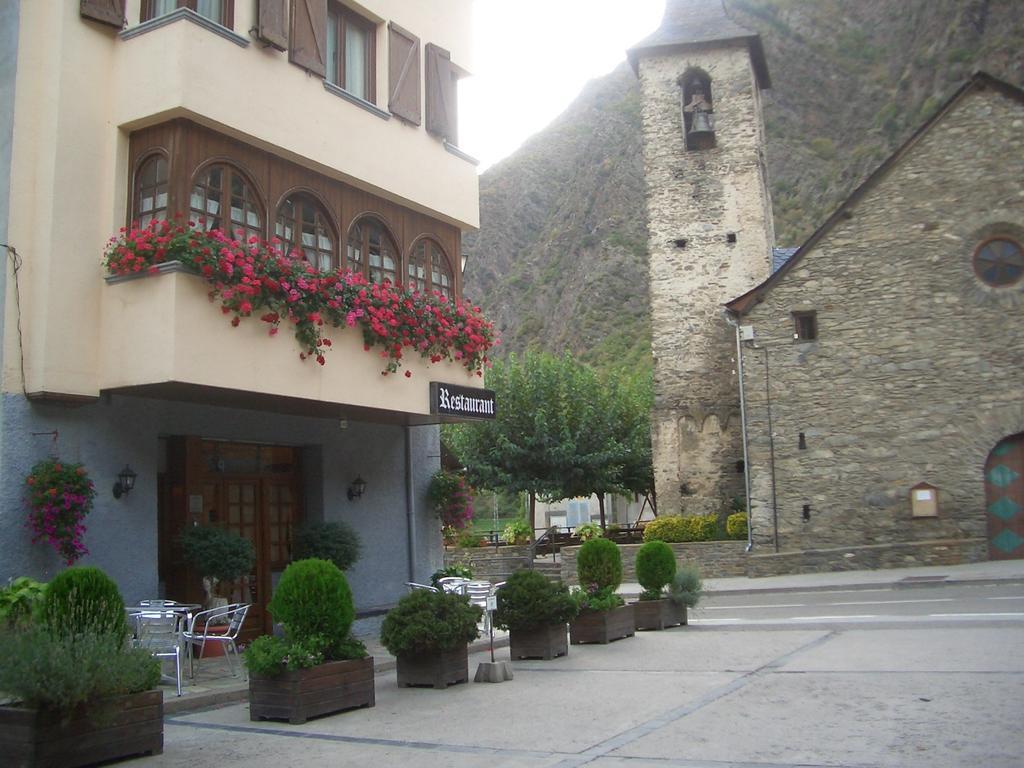 Hostal Montana Alins Buitenkant foto