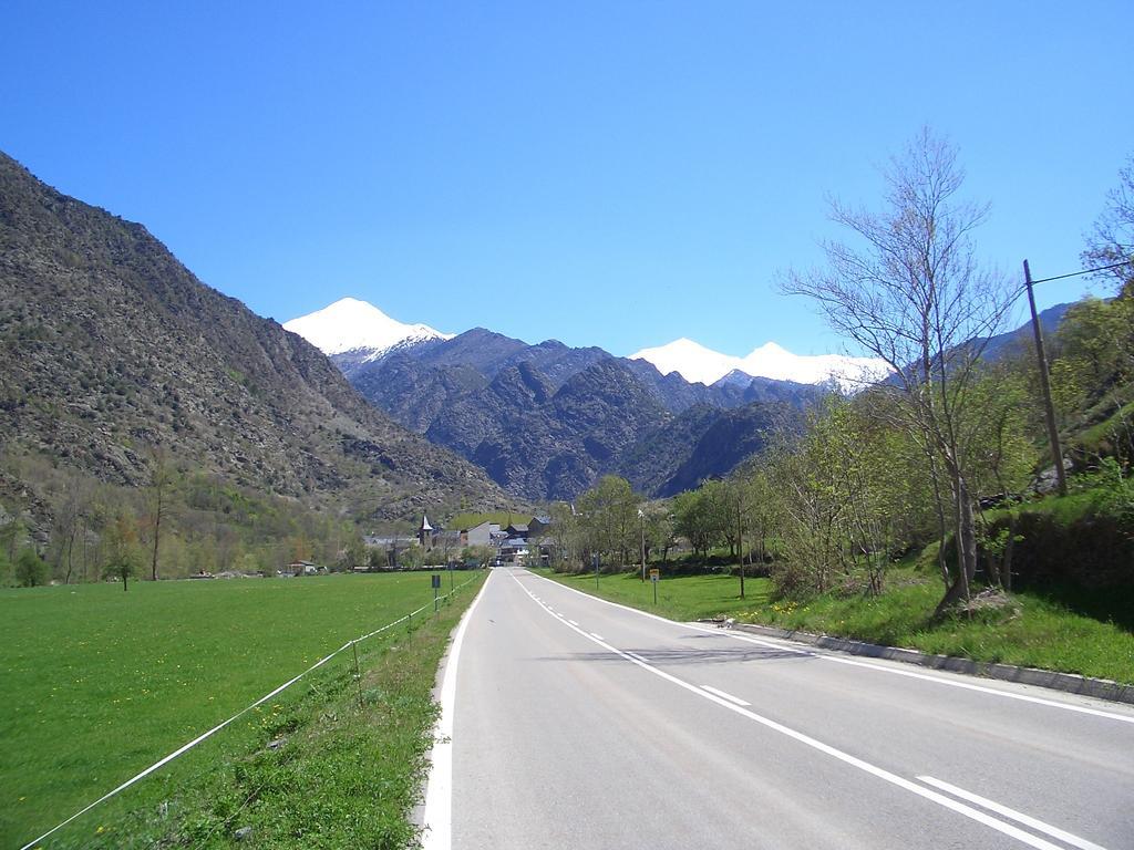 Hostal Montana Alins Buitenkant foto