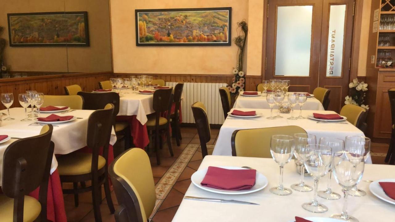 Hostal Montana Alins Buitenkant foto